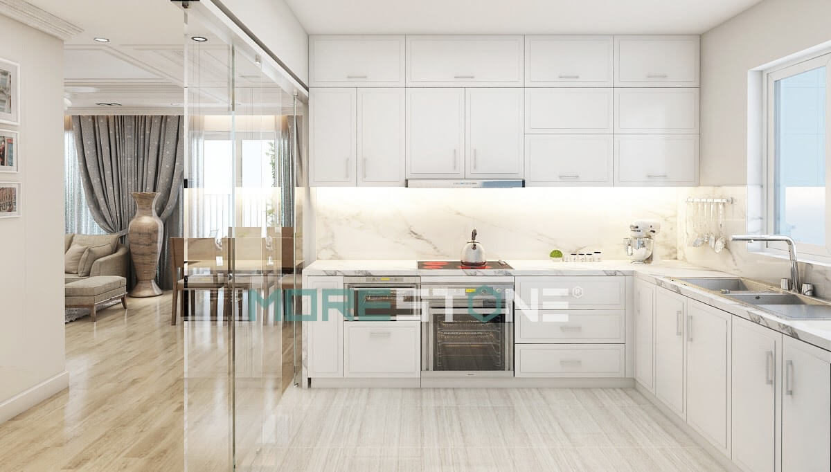 Đá trắng vân mây tạo cho căn bếp không gian sạch sẽ, hài hòa với thiết kế của tủ bếp Tủ bếp gỗ công nghiệp và tủ bếp acrylic